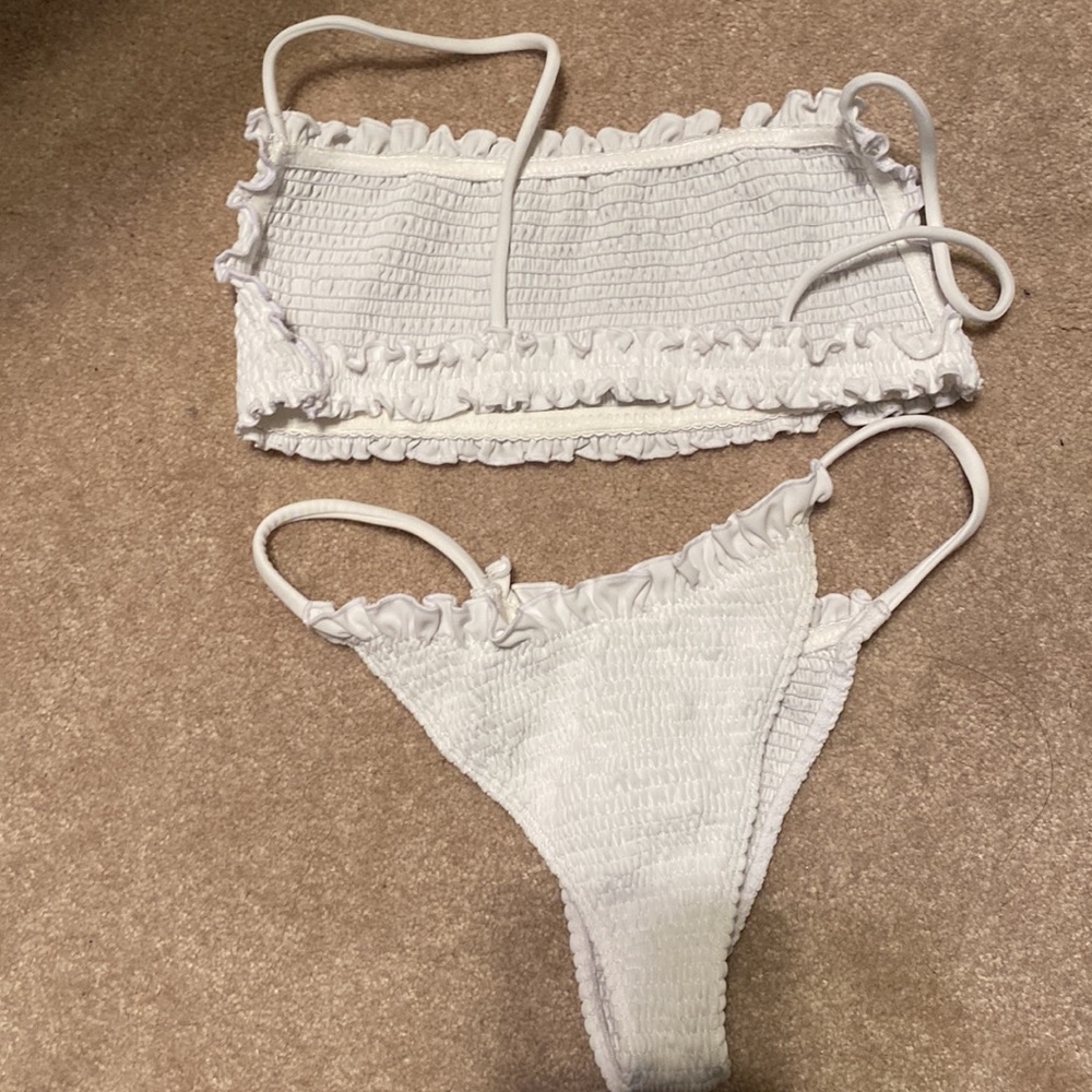 White bathing suit - Picture 5 of 5